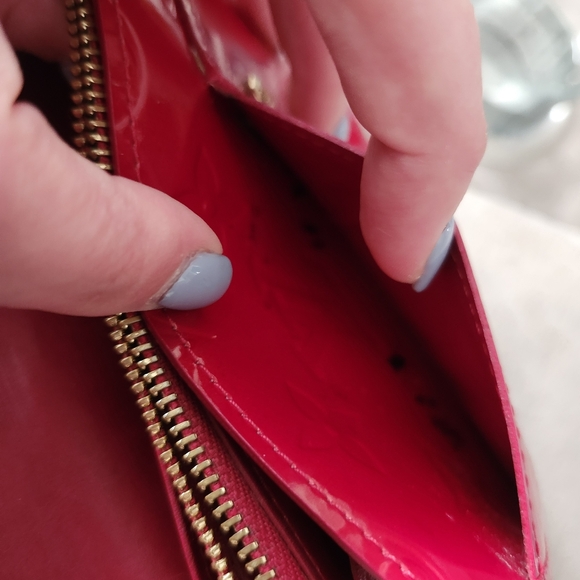 Authentic LOUIS VUITTON VERNIS RED WALLET - Picture 12 of 13